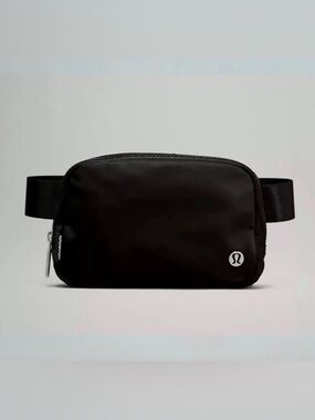 Lululemon Everywhere Belt Bag 1L 🖤